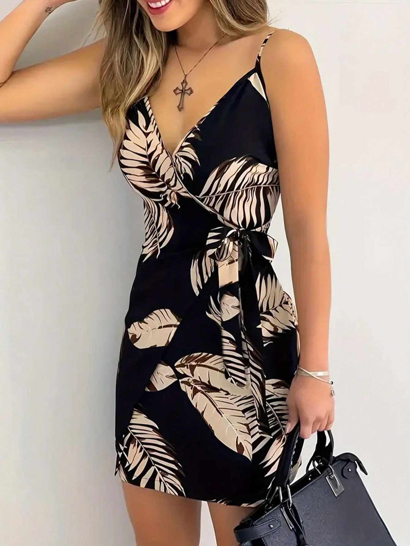 French Vintage Floral Midi Dress - 女性用花柄スパゲッティストラップミニドレスカジュアルタイフロントディテール快適なフィット感のミニドレスカジュアルウェア女性用サマードレス