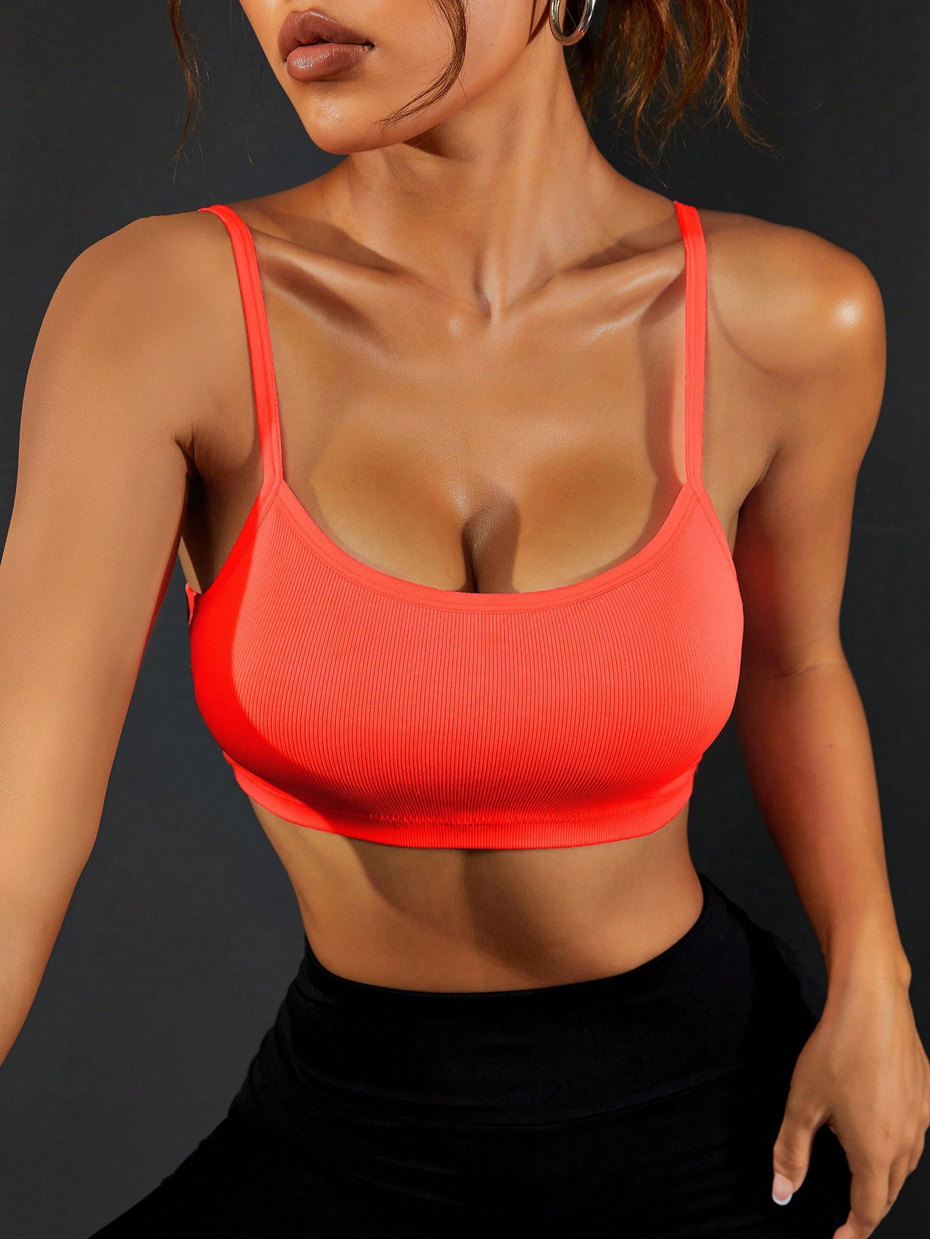 女性用リブ編み薄型ストラップスポーツブラUネックシームレスヨ - Seamless Ribbed Workout Tank Top のレビューと価格