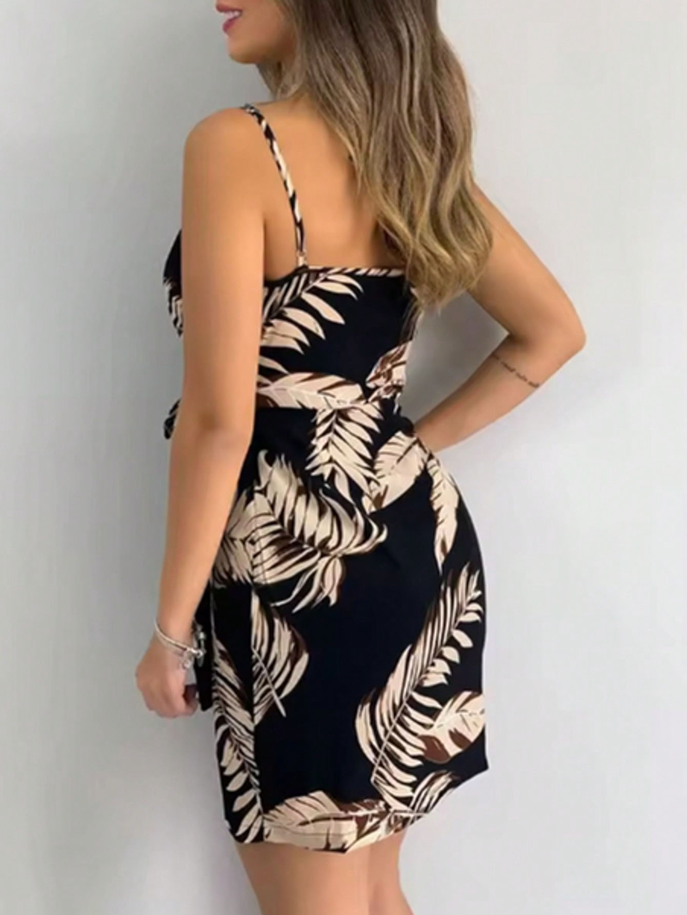 女性用花柄スパゲッティストラップミニドレスカジュアルタイフロ - French Vintage Floral Midi Dress のレビューと価格