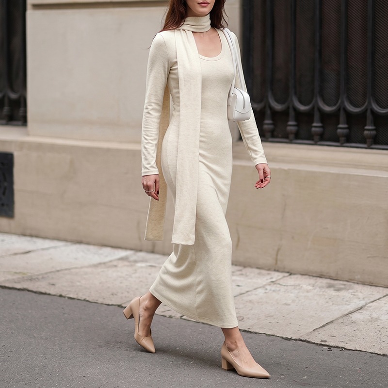 女性用、上品なリブニット素材のロング丈ワンピース。長袖、ボデ - Bodycon Long Sleeve Ribbed Dress のレビューと価格
